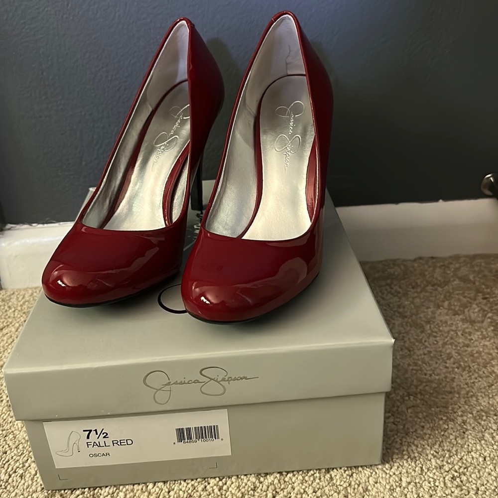 Red Jessica Simpson heels, sz 7.5